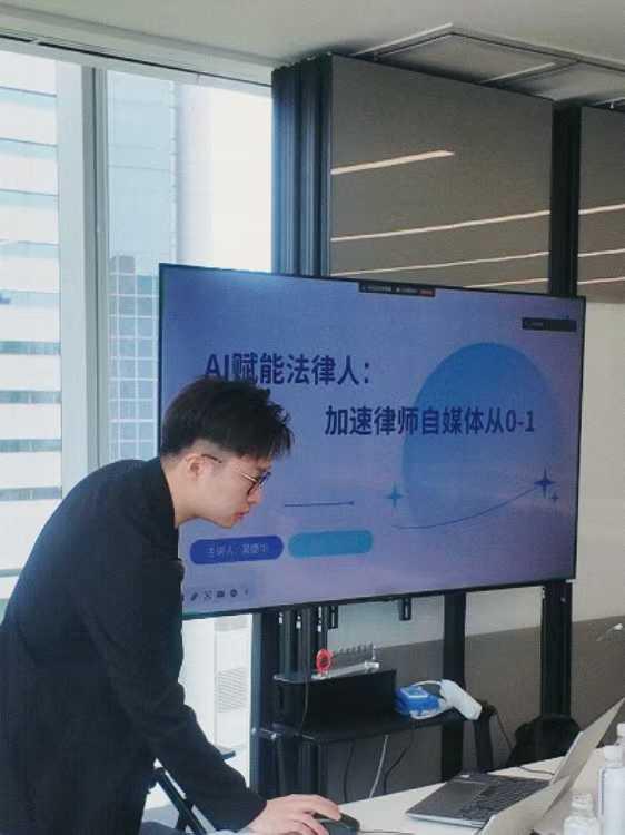 素人成功转型律师IP操盘手，低粉高变现方法论大公开（附提示词）​