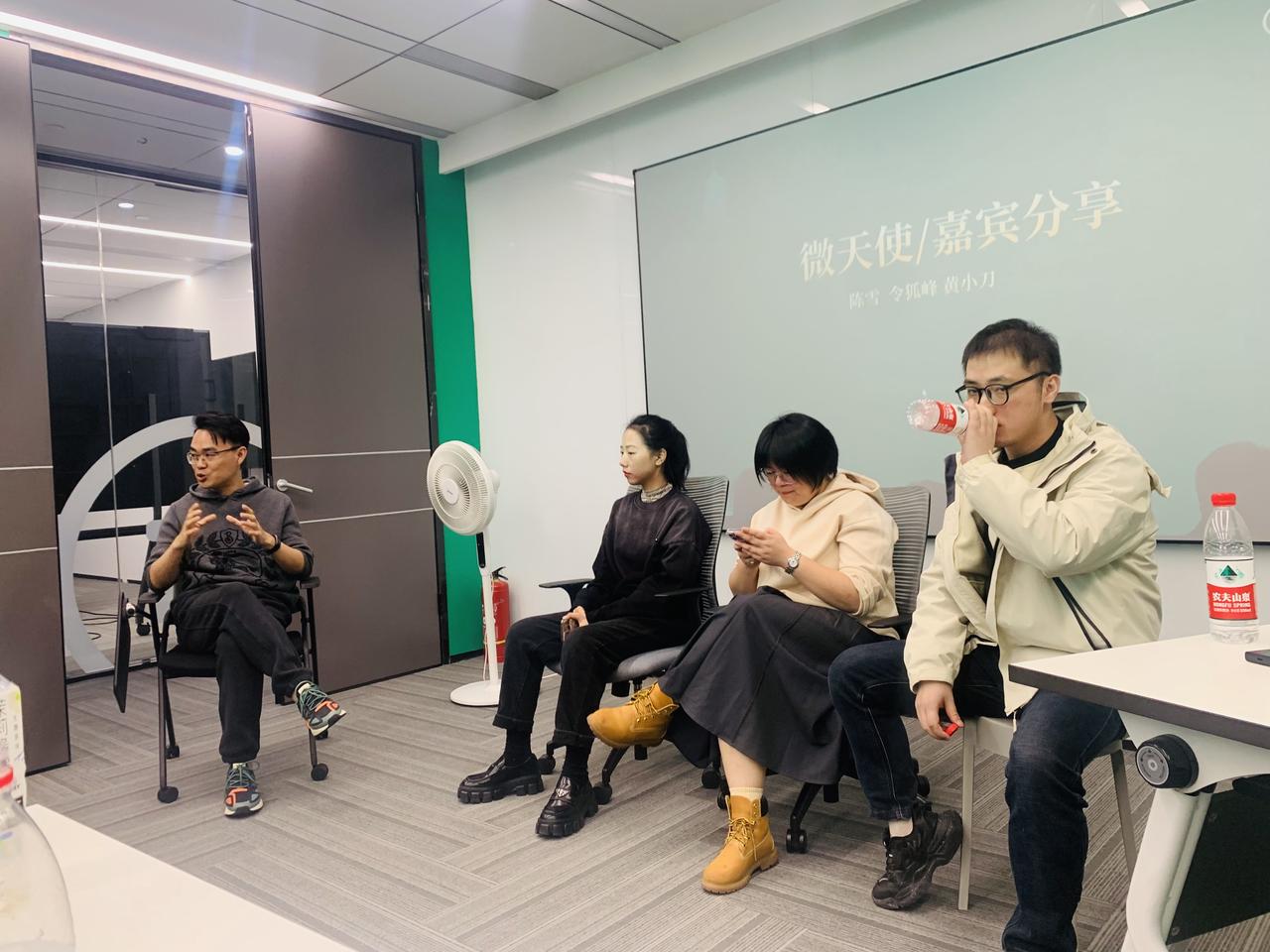 ChatGPT一岁啦：我在AI前线实践，所看到的商业机会​