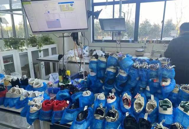 赚钱风向标-3年实体洗鞋单店年收益近80w，新媒体获客线上洗鞋-20230513​